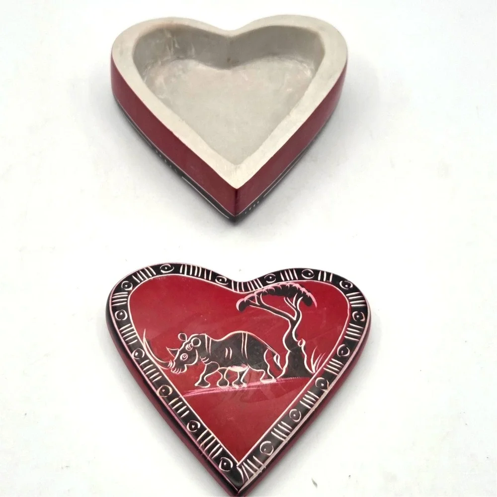 Red Heart Shaped Soapstone Jewlery Trinket Box Made in Kenya -‎